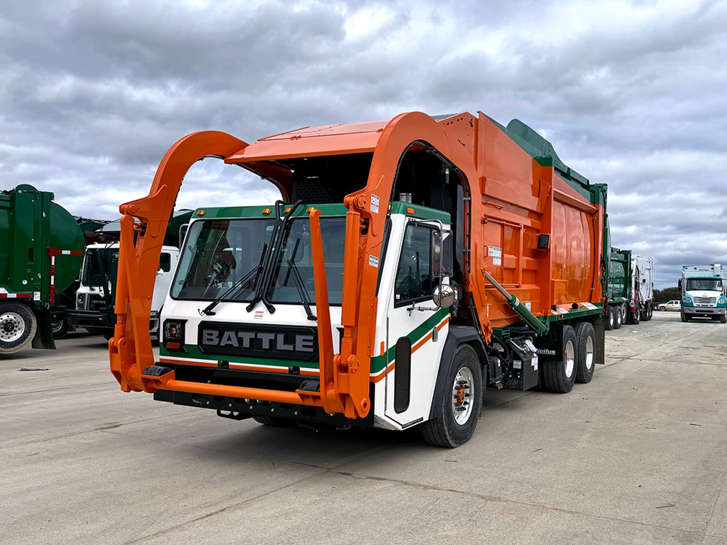 Orange Battle Motor Truck
